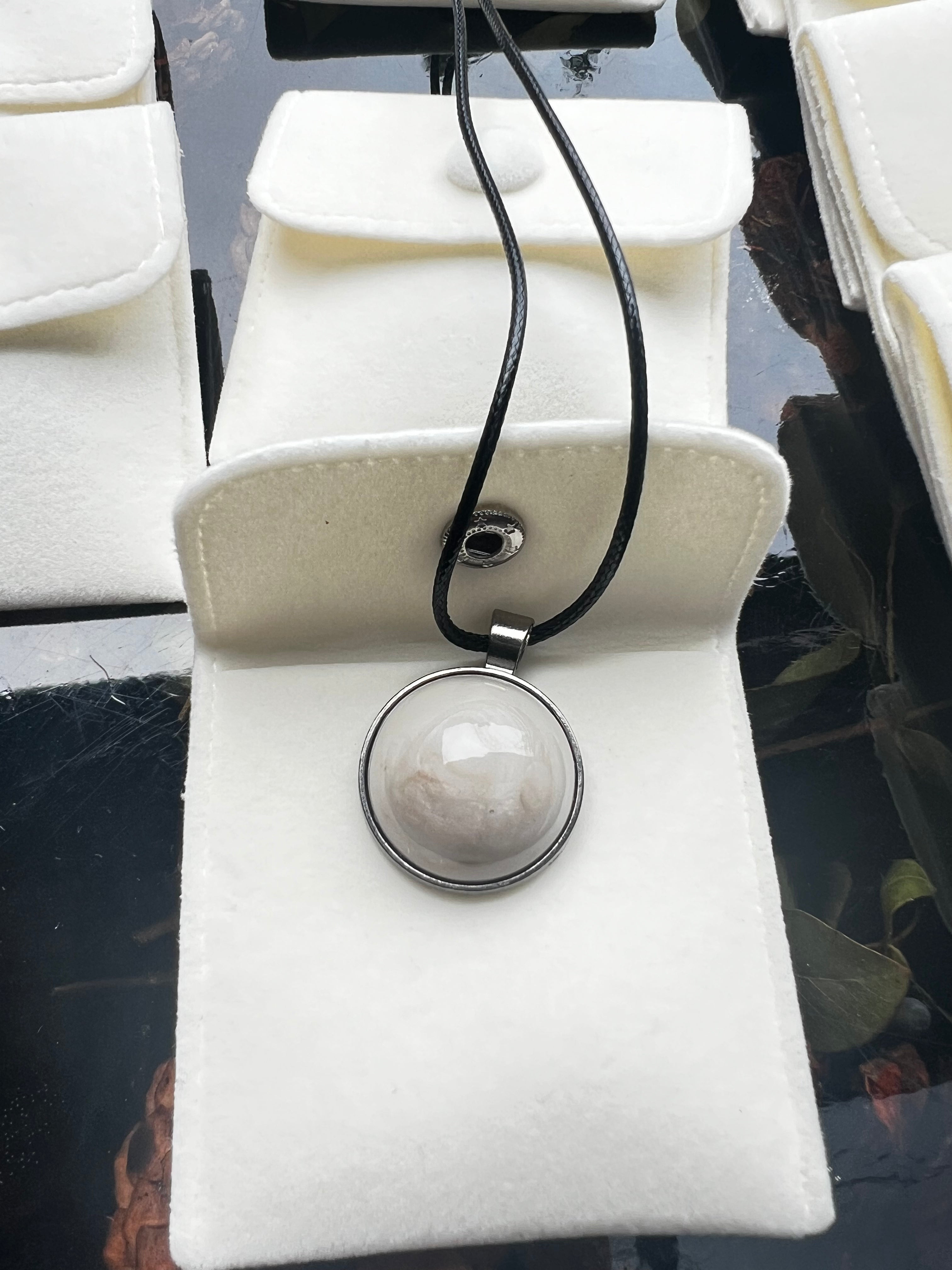 Ivory Pearl Pendant Necklace