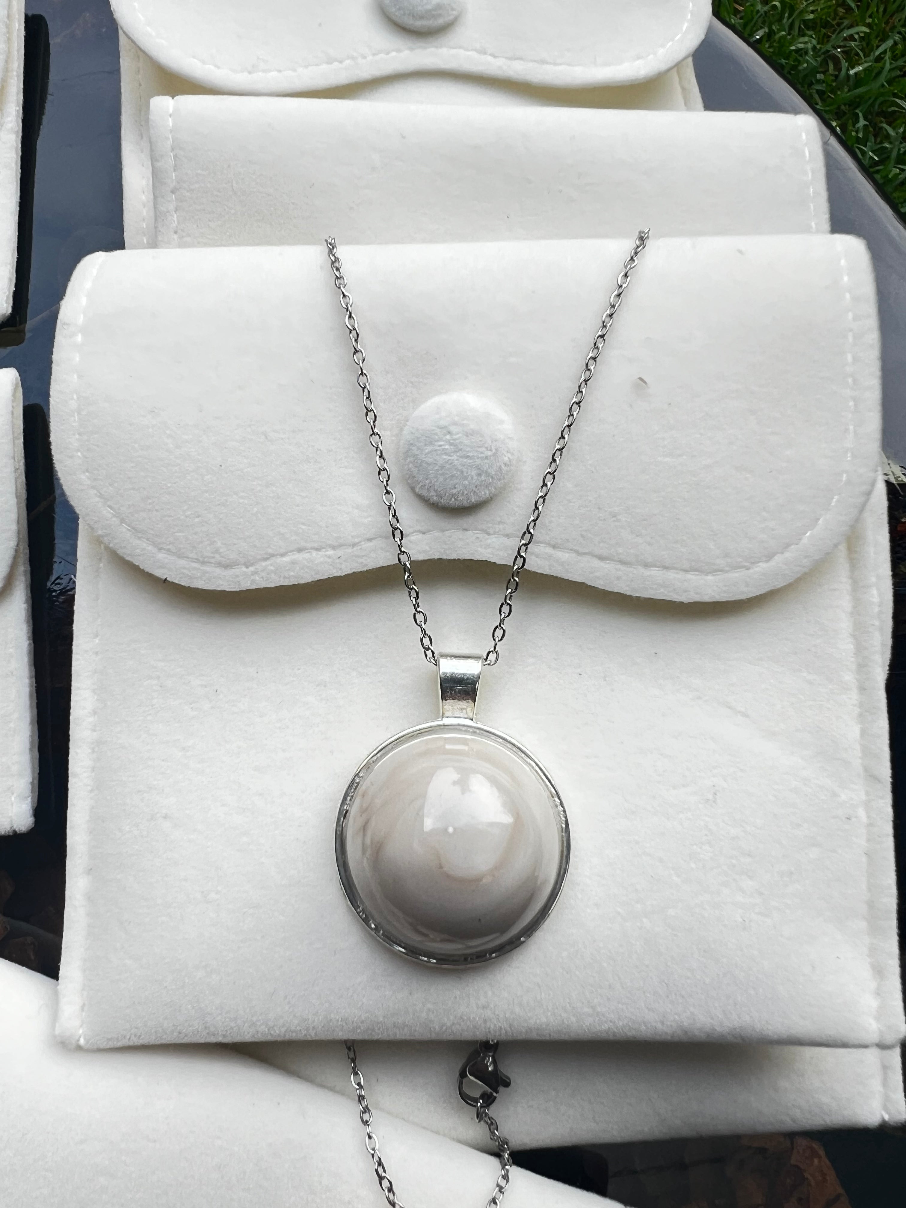 Ivory Pearl Pendant Necklace